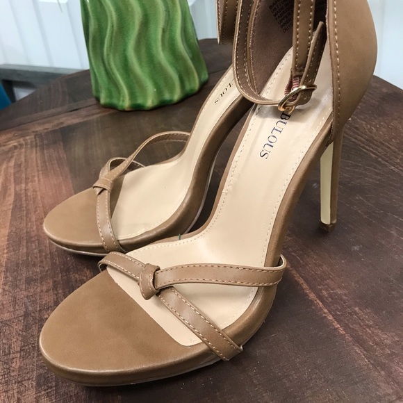 NWOB Just Fabulous Bahara Tan Heels 7 - Picture 4 of 6